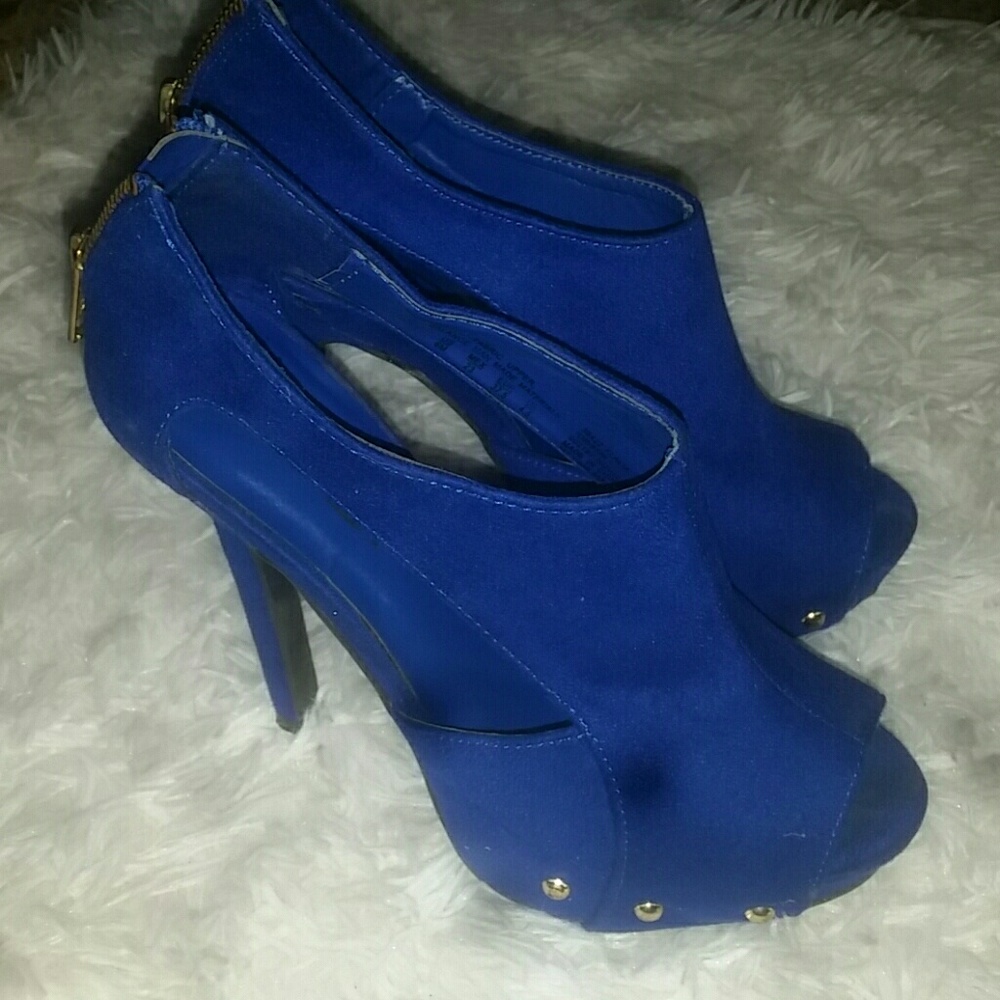 Heels - Picture 3 of 4